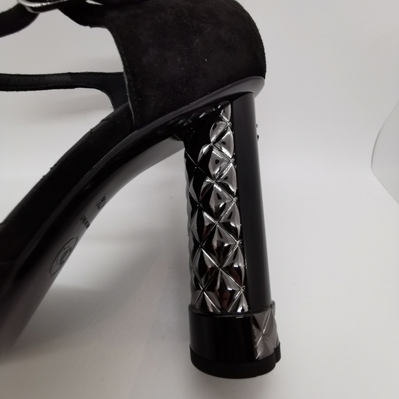CHANEL Heels - Picture 5 of 11
